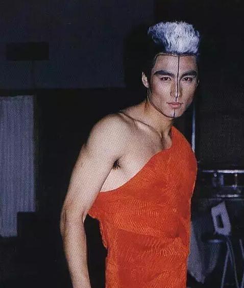 中国男明星肚脐毛,时尚与个性的独特表达