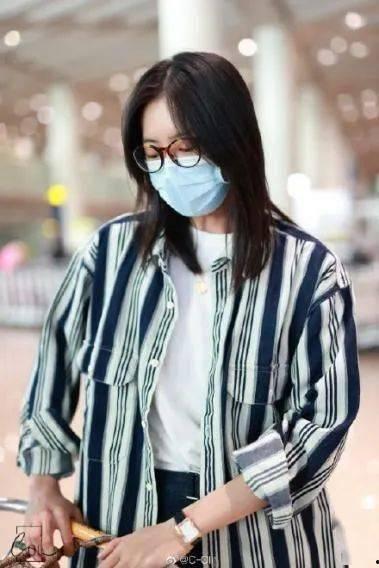明星机场带的眼镜,眼镜演绎个性风采